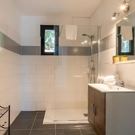 Cozy With Pool Apartment